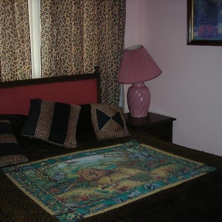 Deer Trail Motel Wisconsin Dells Room photo