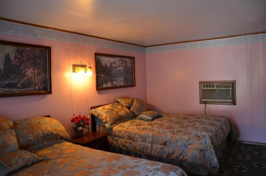 Deer Trail Motel Wisconsin Dells Room photo