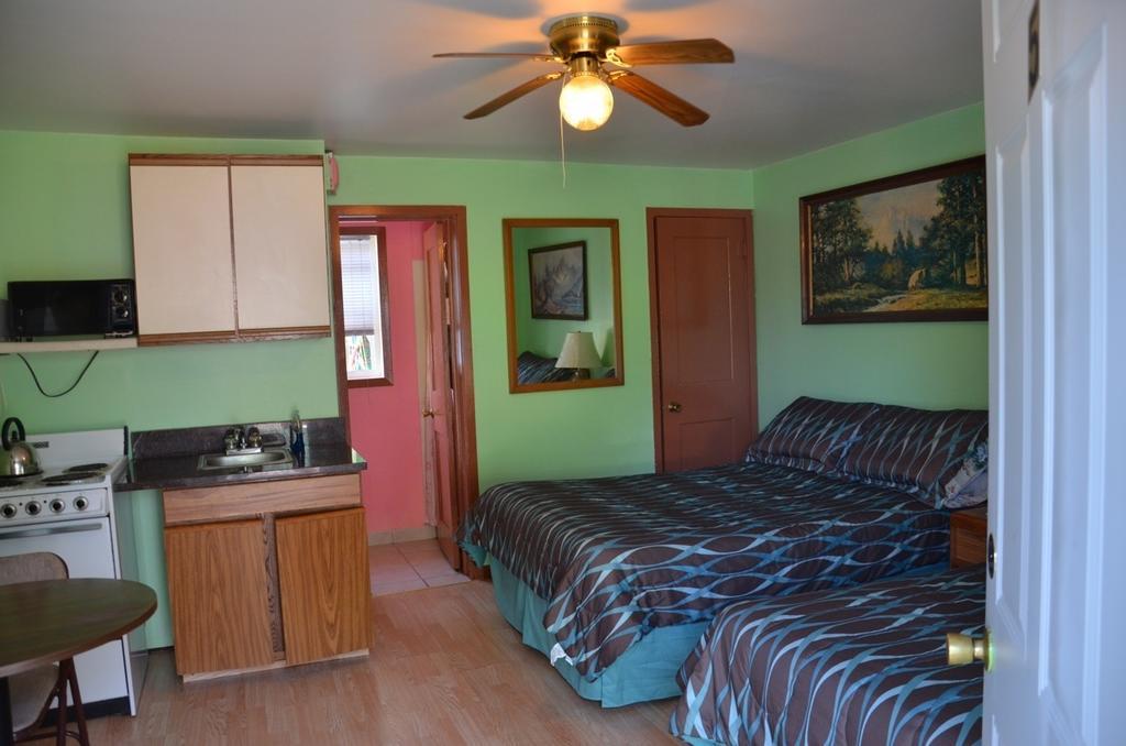 Deer Trail Motel Wisconsin Dells Room photo