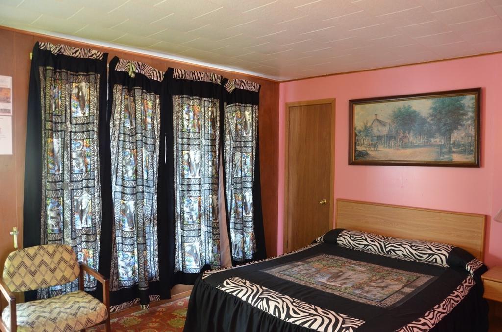 Deer Trail Motel Wisconsin Dells Room photo