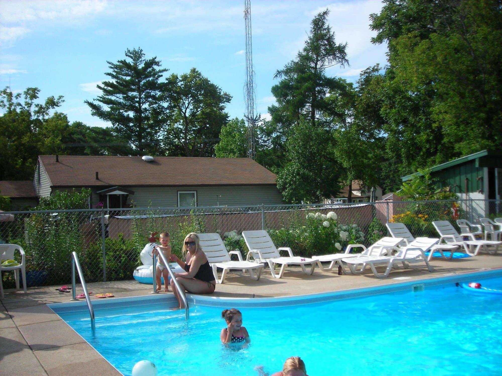 Deer Trail Motel Wisconsin Dells Exterior photo
